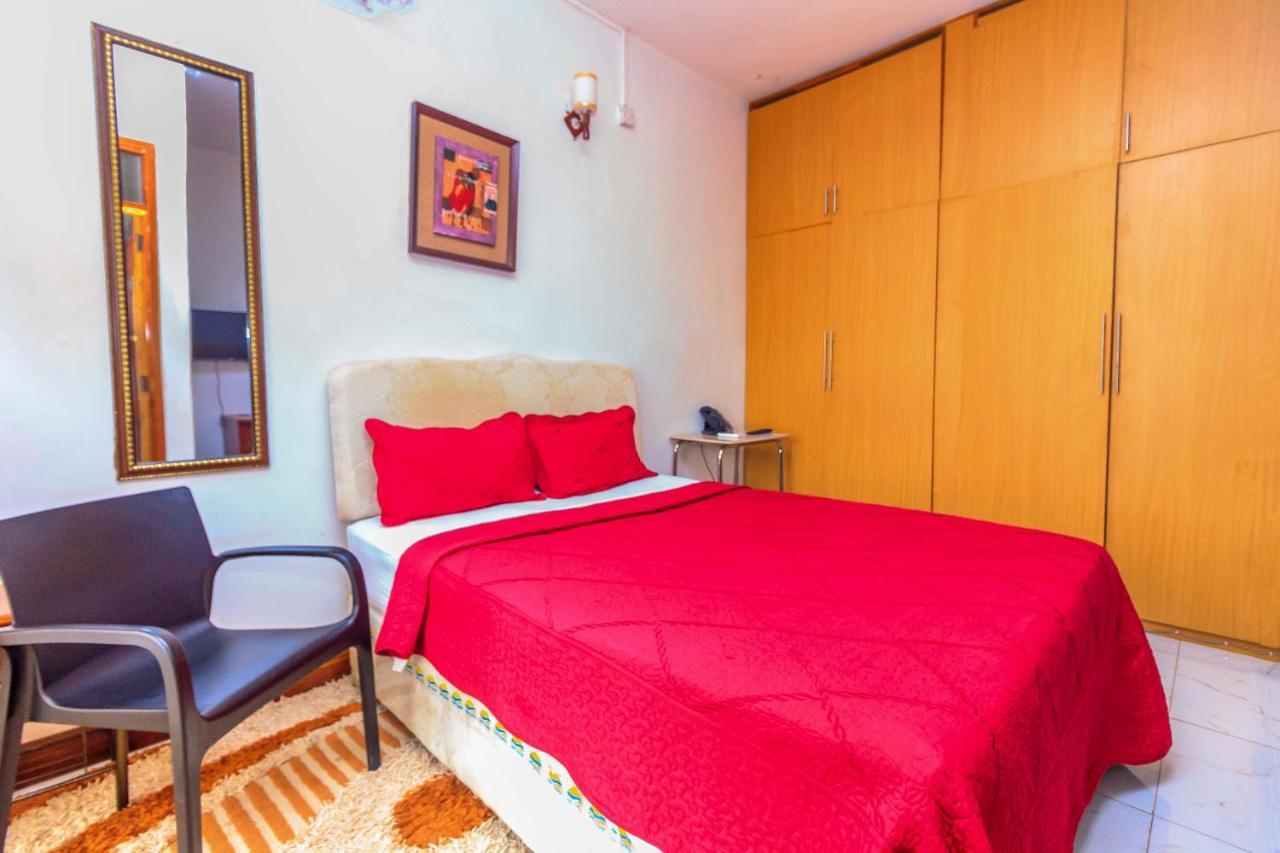 Frontiers Hotel เอนเทบเบ้ ภายนอก รูปภาพ