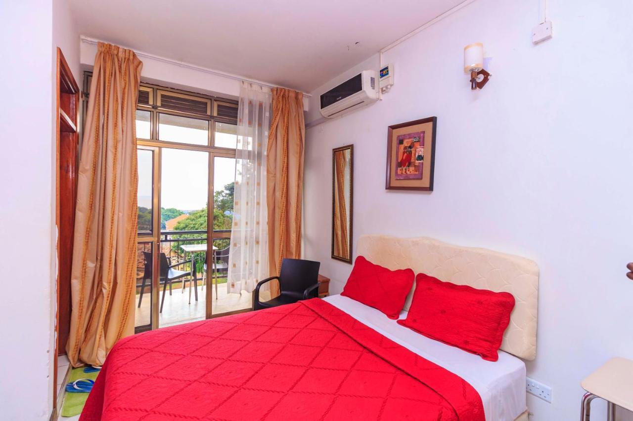 Frontiers Hotel เอนเทบเบ้ ภายนอก รูปภาพ