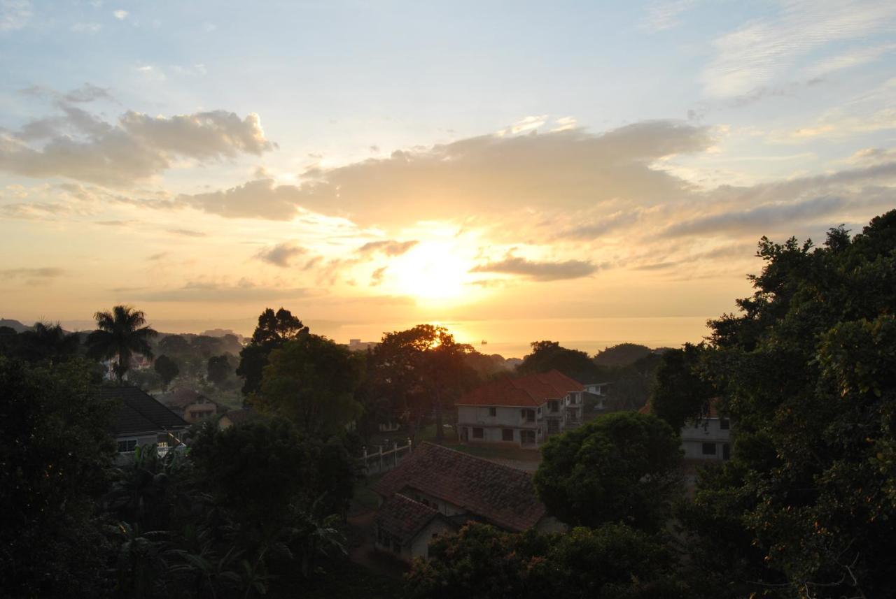 Frontiers Hotel เอนเทบเบ้ ภายนอก รูปภาพ