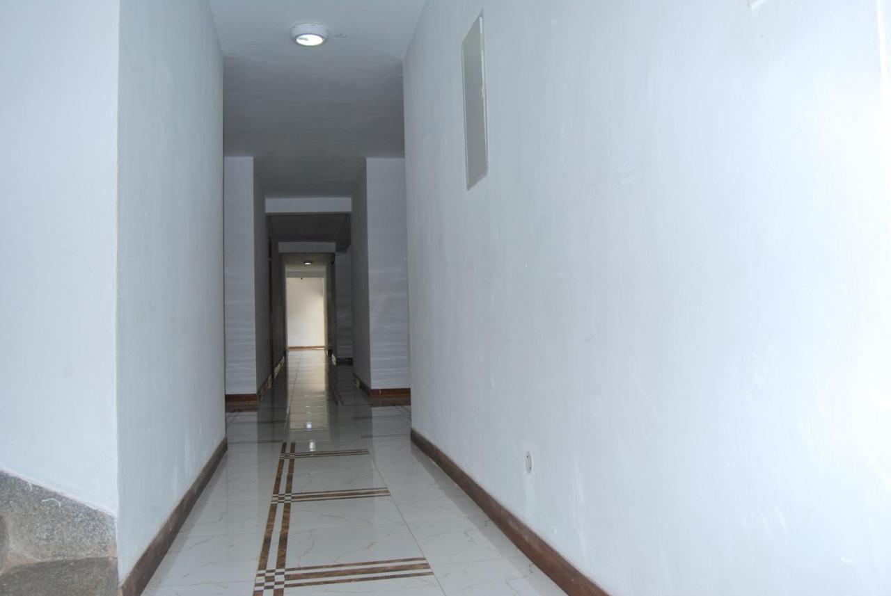 Frontiers Hotel เอนเทบเบ้ ภายนอก รูปภาพ