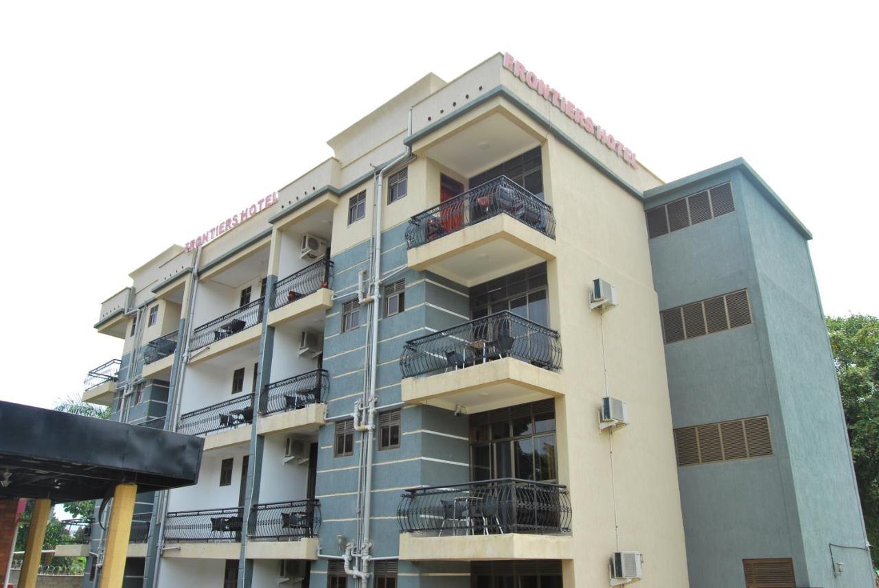 Frontiers Hotel เอนเทบเบ้ ภายนอก รูปภาพ
