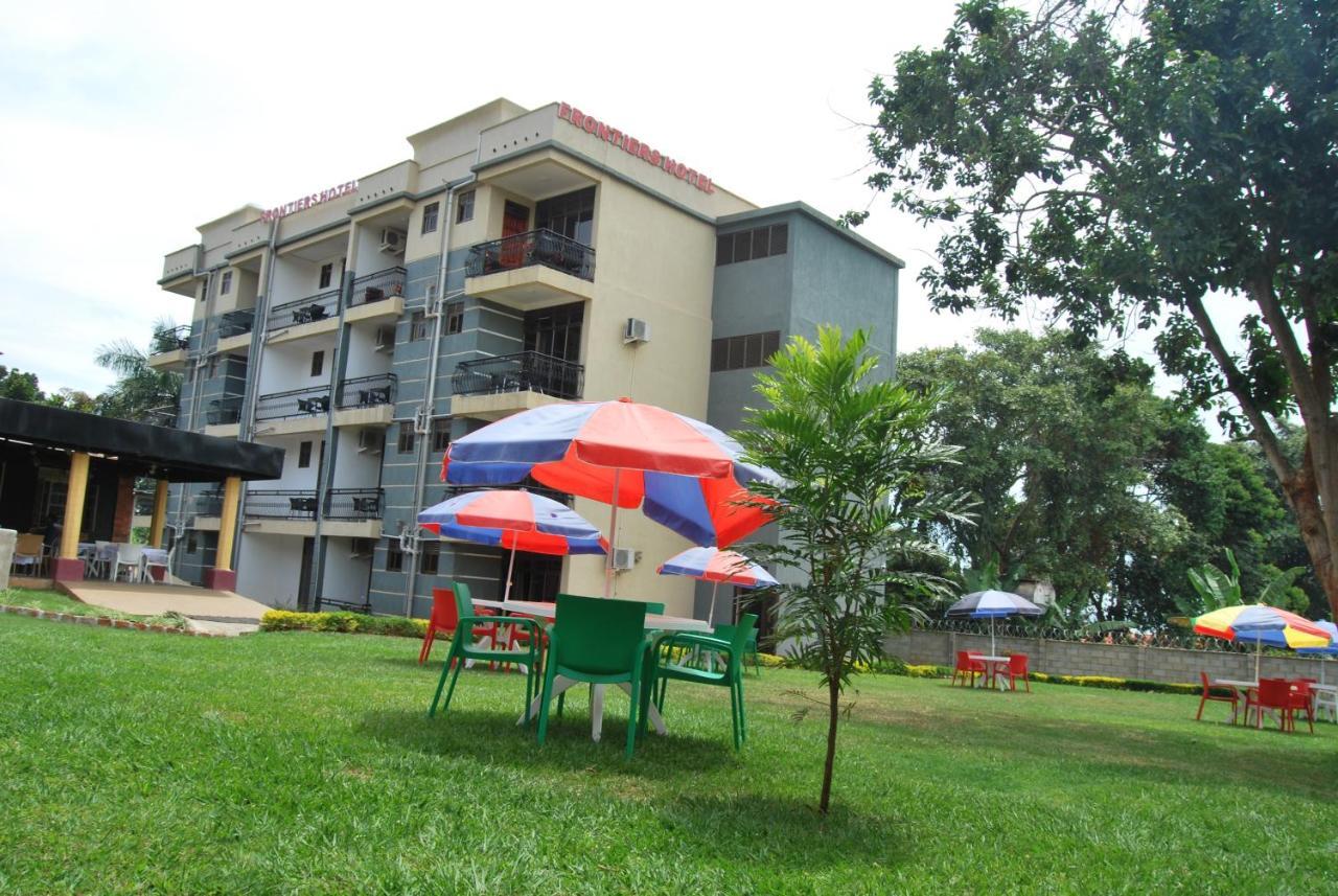 Frontiers Hotel เอนเทบเบ้ ภายนอก รูปภาพ