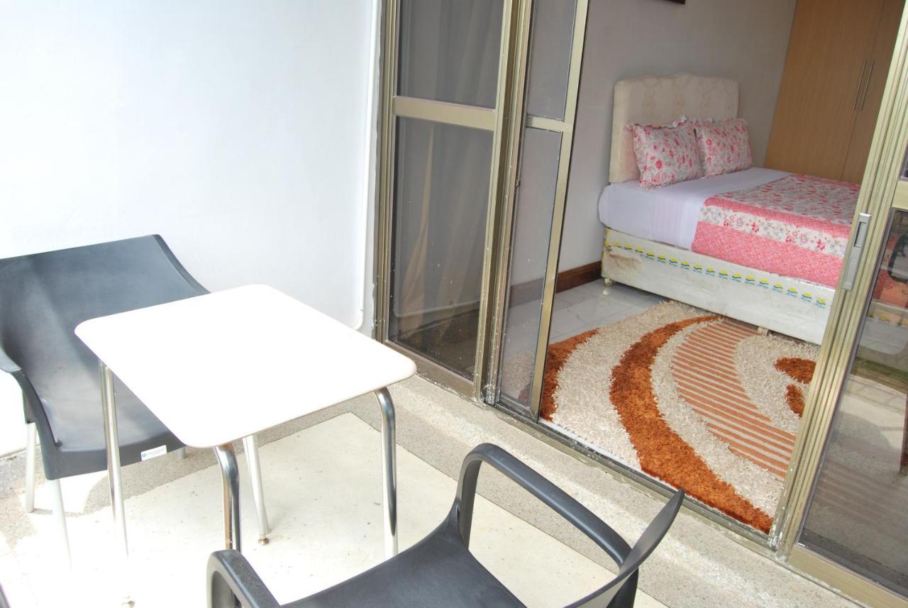 Frontiers Hotel เอนเทบเบ้ ภายนอก รูปภาพ