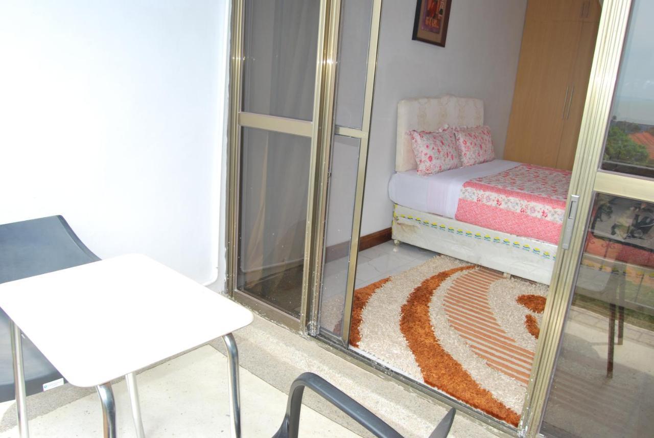 Frontiers Hotel เอนเทบเบ้ ภายนอก รูปภาพ