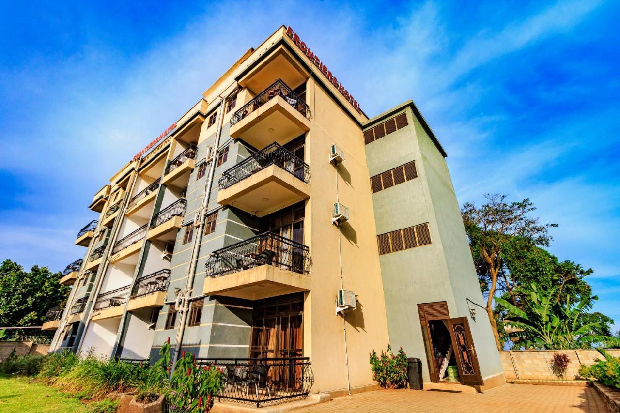 Frontiers Hotel เอนเทบเบ้ ภายนอก รูปภาพ