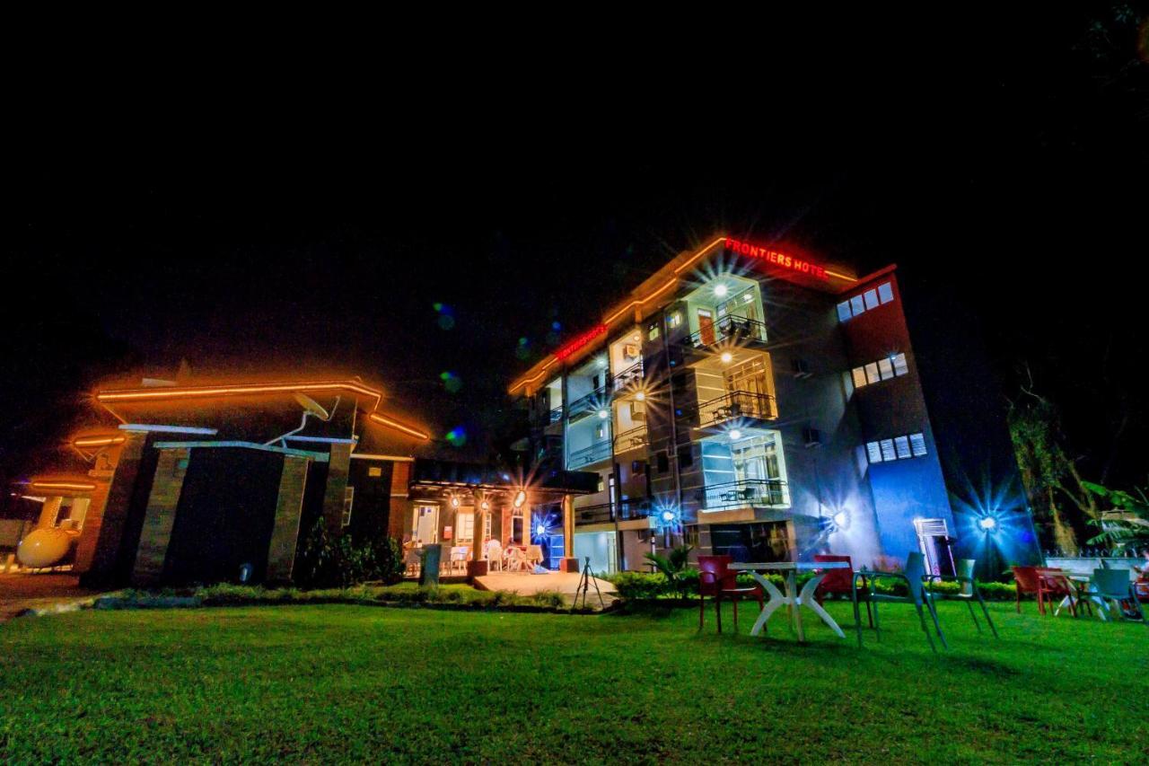 Frontiers Hotel เอนเทบเบ้ ภายนอก รูปภาพ