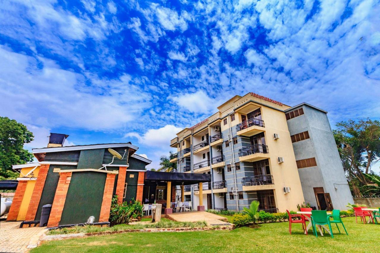 Frontiers Hotel เอนเทบเบ้ ภายนอก รูปภาพ