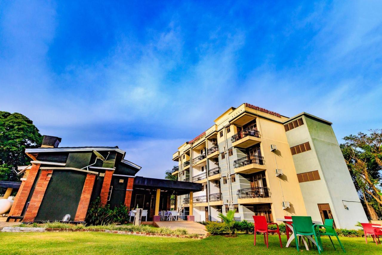 Frontiers Hotel เอนเทบเบ้ ภายนอก รูปภาพ