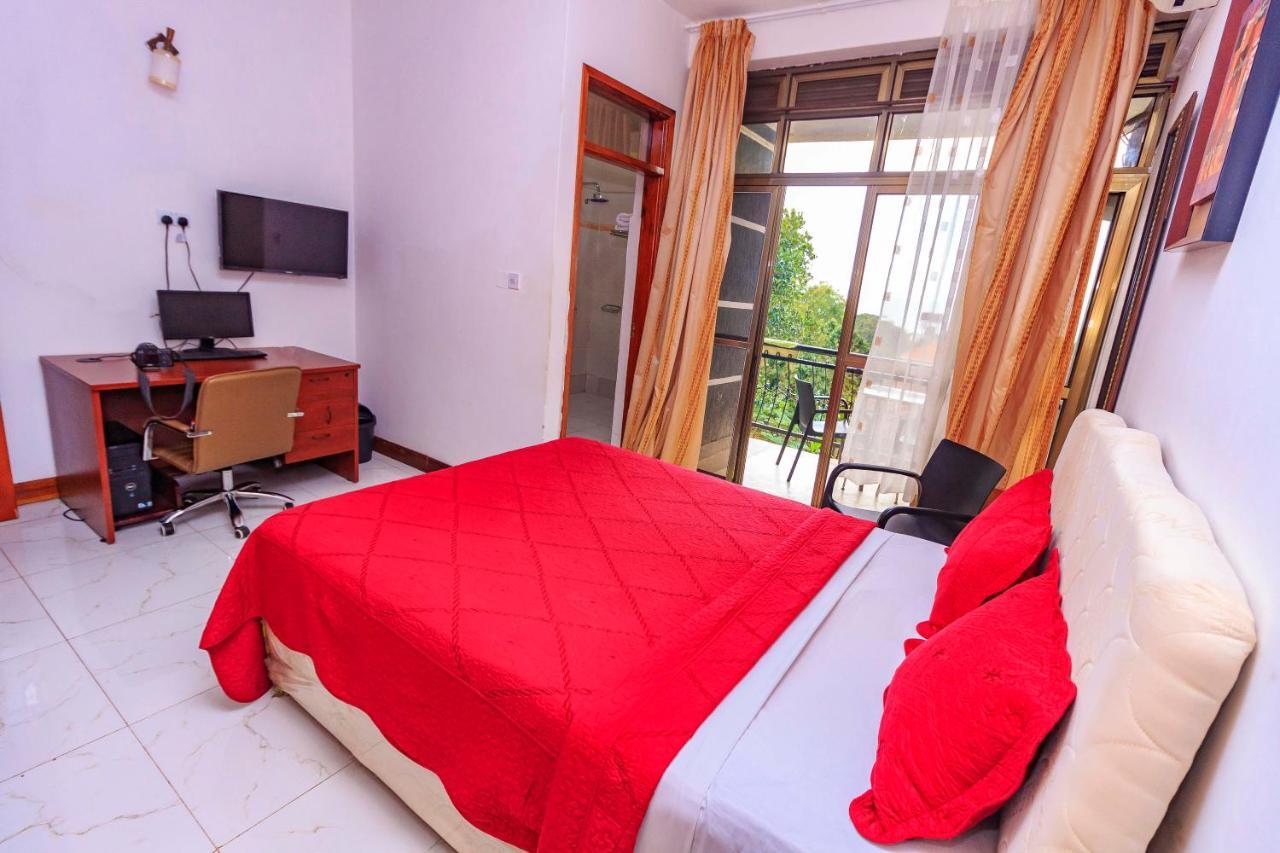 Frontiers Hotel เอนเทบเบ้ ภายนอก รูปภาพ